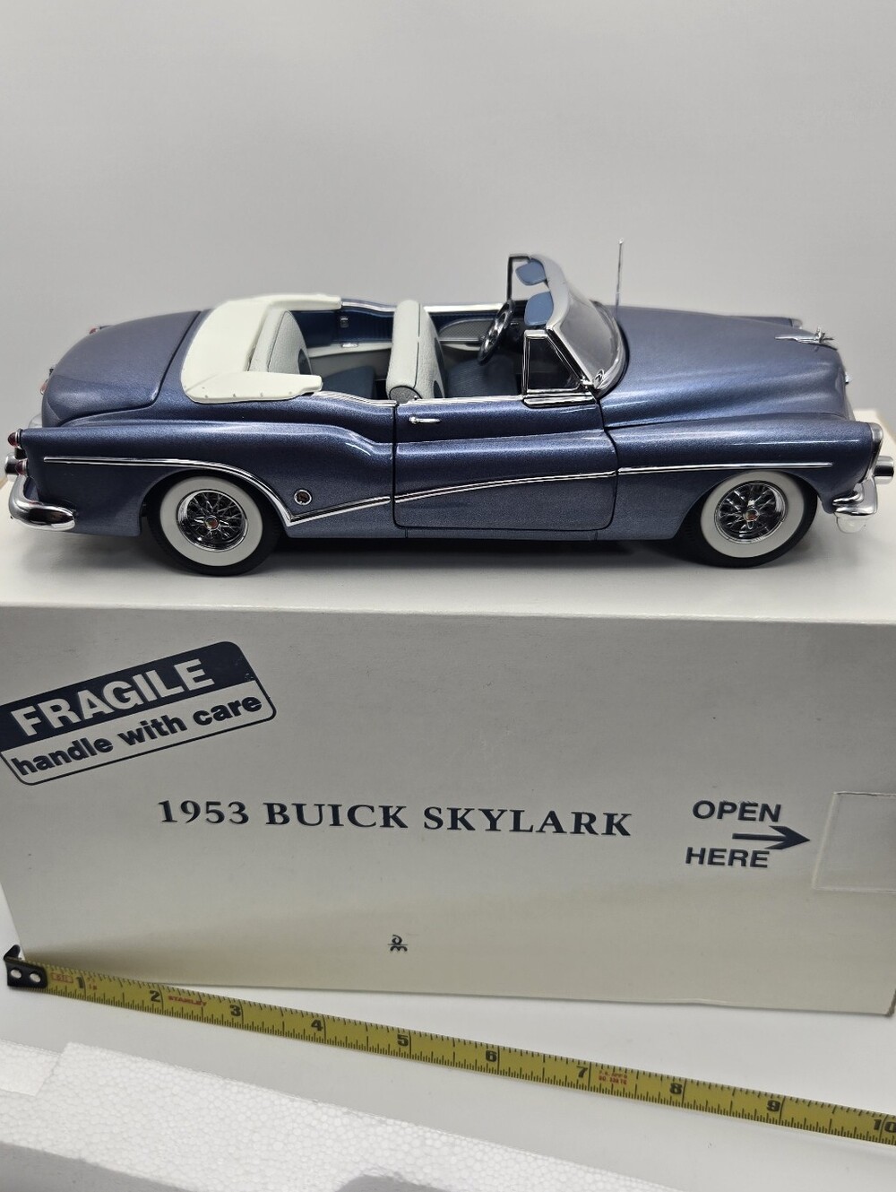 Danbury Mint 1/24 scale diecast model of a 1953 Buick Skylark convertible